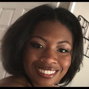 Meet your Posher, Dominique